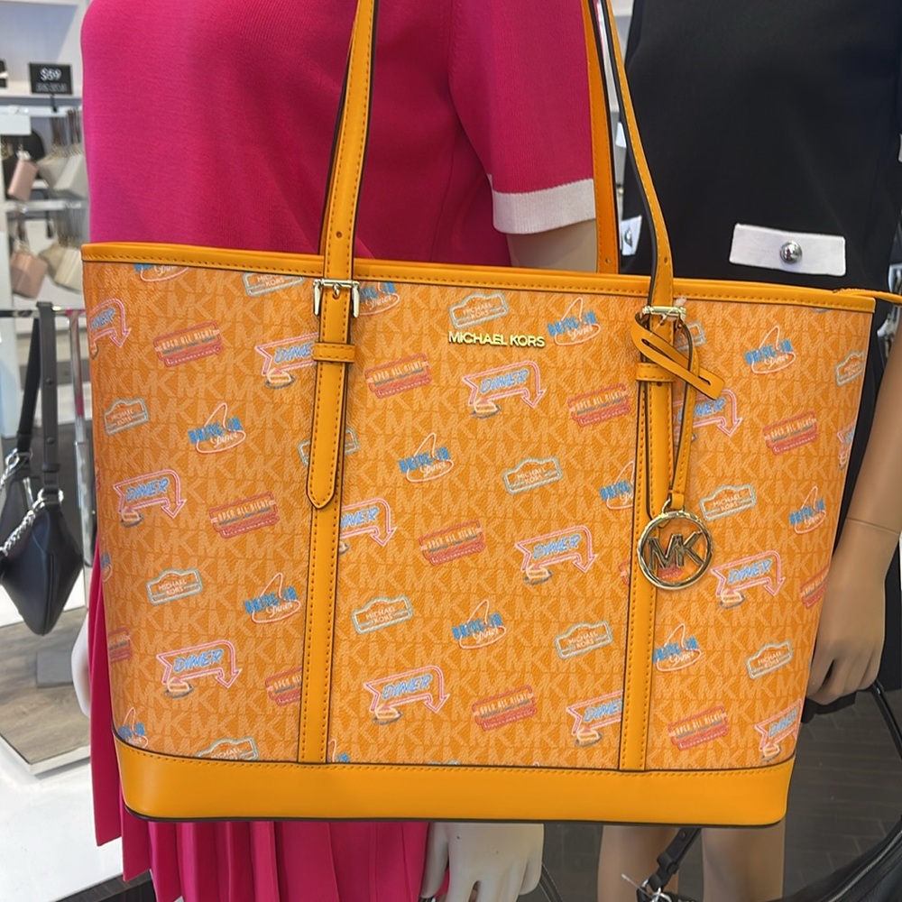 MICHAEL KORS Jet Set Large Printed Signature Logo Shoulder Tote Bag
POP ORANGE - Picture 13 of 16